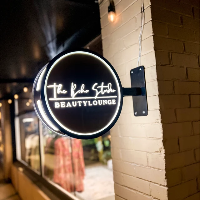 Custom Round Blade Sign with LED Lightbox – Double-Sided Wall Mounted Business Sign for cafés, boutiques, salons, restaurants, and retail storefronts.