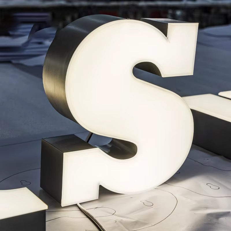 Trimless Face Lit Channel Letters are ideal for modern storefronts, retail shops, restaurants, cafés, salons, boutiques, hotels, offices, shopping centers, showrooms, gyms, clinics.